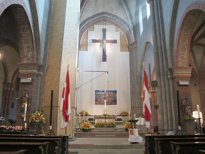 Dom zu Fritzlar, Innenansicht am Ostersonntag 2011